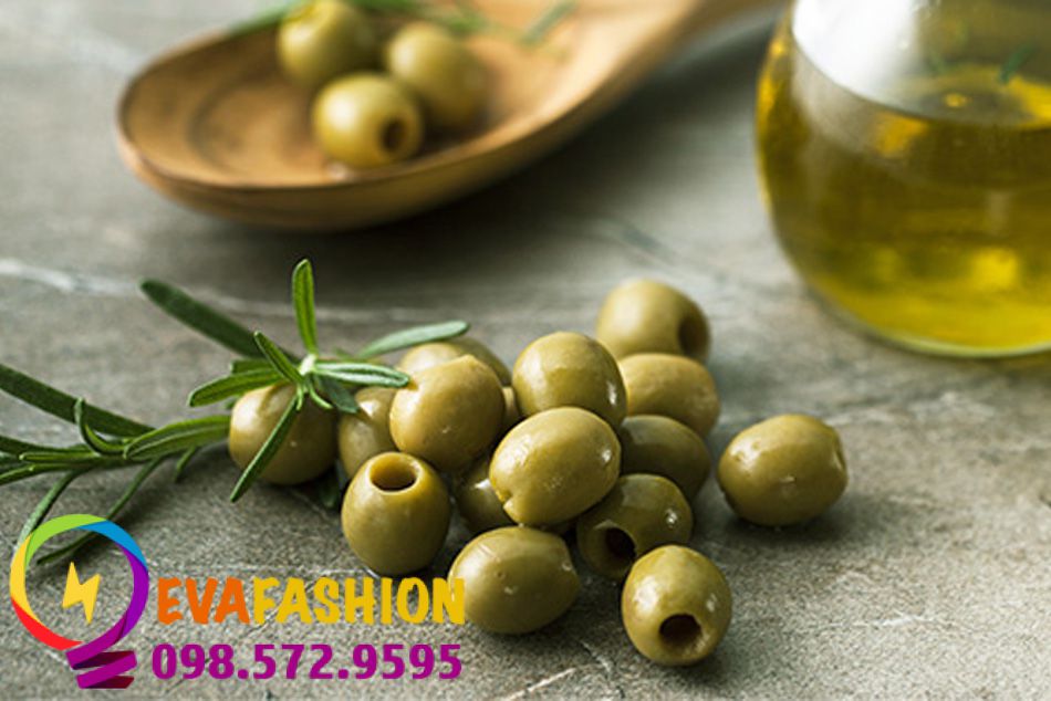 Sữa rửa mặt Innisfree Olive Real Cleansing Foam chứa tinh chất Olive nguyên chất ( Extra Virgin)