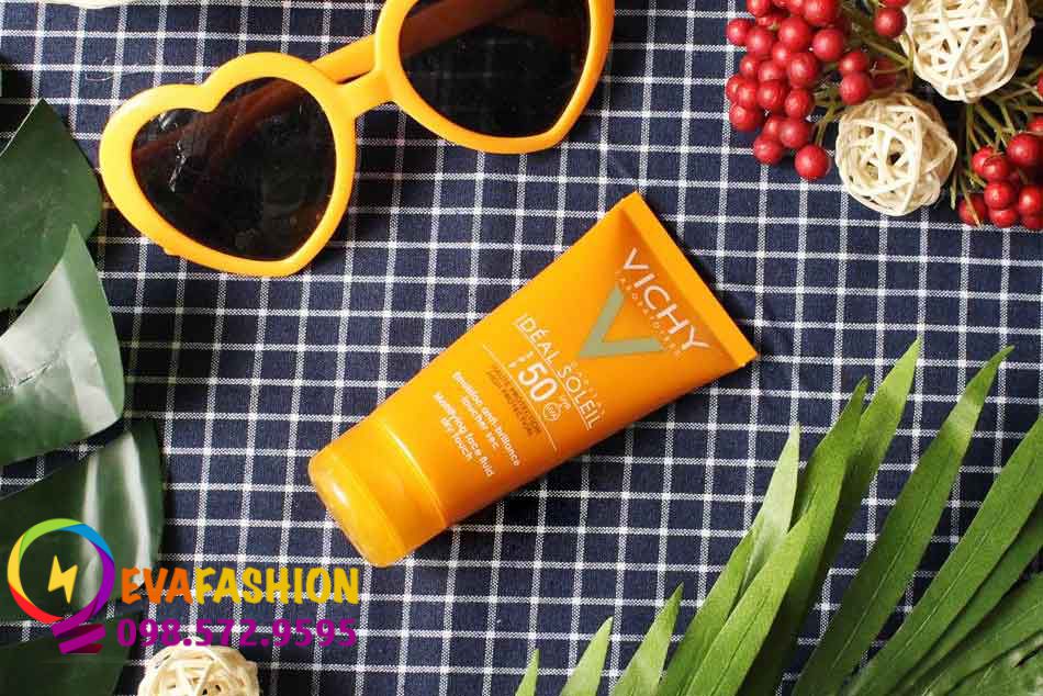 Review về Kem chống nắng Vichy SPF50 PA+++ Ideal Soleil Mattifying Face Fluid Dry Touch